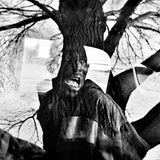 Ein Mann wird von der Polizei verhaftet, nachdem er seinen Vater mit einem Samuraischwert angegriffen hat.