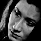 Am 2. April 2005 verstarb Papst Johannes Paul II. im Alter von 84 Jahren. Sein Tod berührte die Gläubigen ebenso wie sein Leben, in dem er 26 Jahre und fünf Monate lang auf dem Heiligen Stuhl gesessen hatte. Tausende trafen sich auf dem Petersplatz in Rom, um des verstorbenen Papstes zu gedenken. Paolo Pellegrin fing die Trauer der Gläubigen ein. Wenig später wurde der Deutsche Josef Ratzinger zum neuen Papst gewählt.