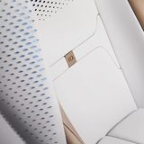 Die Sitzbezüge bestehen zum Teil aus Apfelhaut