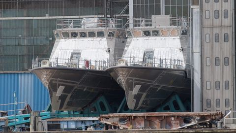 Patrouillenboote für Saudi-Arabien auf dem Gelände der zur Lürssen-Gruppe gehörenden Peene-Werft in Wolgast. Nach einem Exportstopp wurde die Auslieferung ausgesetzt. Einige Boote waren jedoch bereits ausgeliefert worden. Nun stellt sich die Frage: Fällt auch Hilfe zum Betrieb unter den Exportstopp?