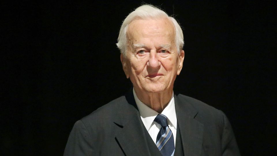 Altbundespräsident Richard von Weizsäcker 2013, zwei Jahre vor seinem Tod Altbundespräsident Richard von Weizsäcker 2013, zwei Jahre vor seinem Tod