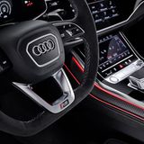 Wie es sich für ein sportliches Auto gehört, ist das Lenkrad unten abgeflacht