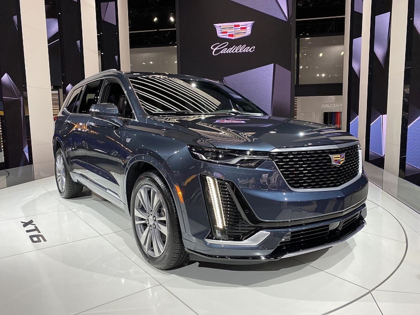 Cadillac XT6
