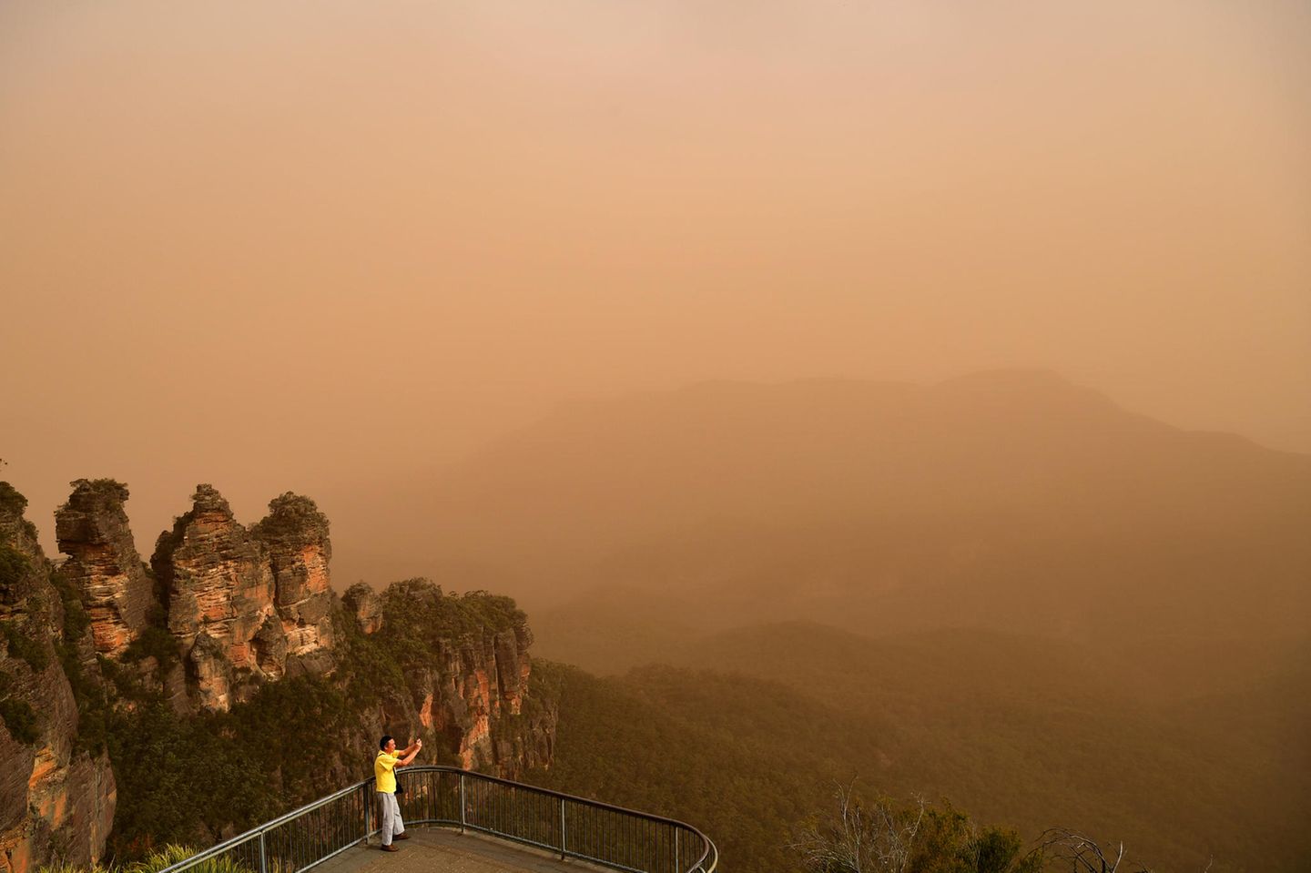 Wie Sie sehen, sehen Sie nichts: Auch der Aussichtspunkt "Three Sisters" bei Sydney ist von Rauchwolken umhüllt.