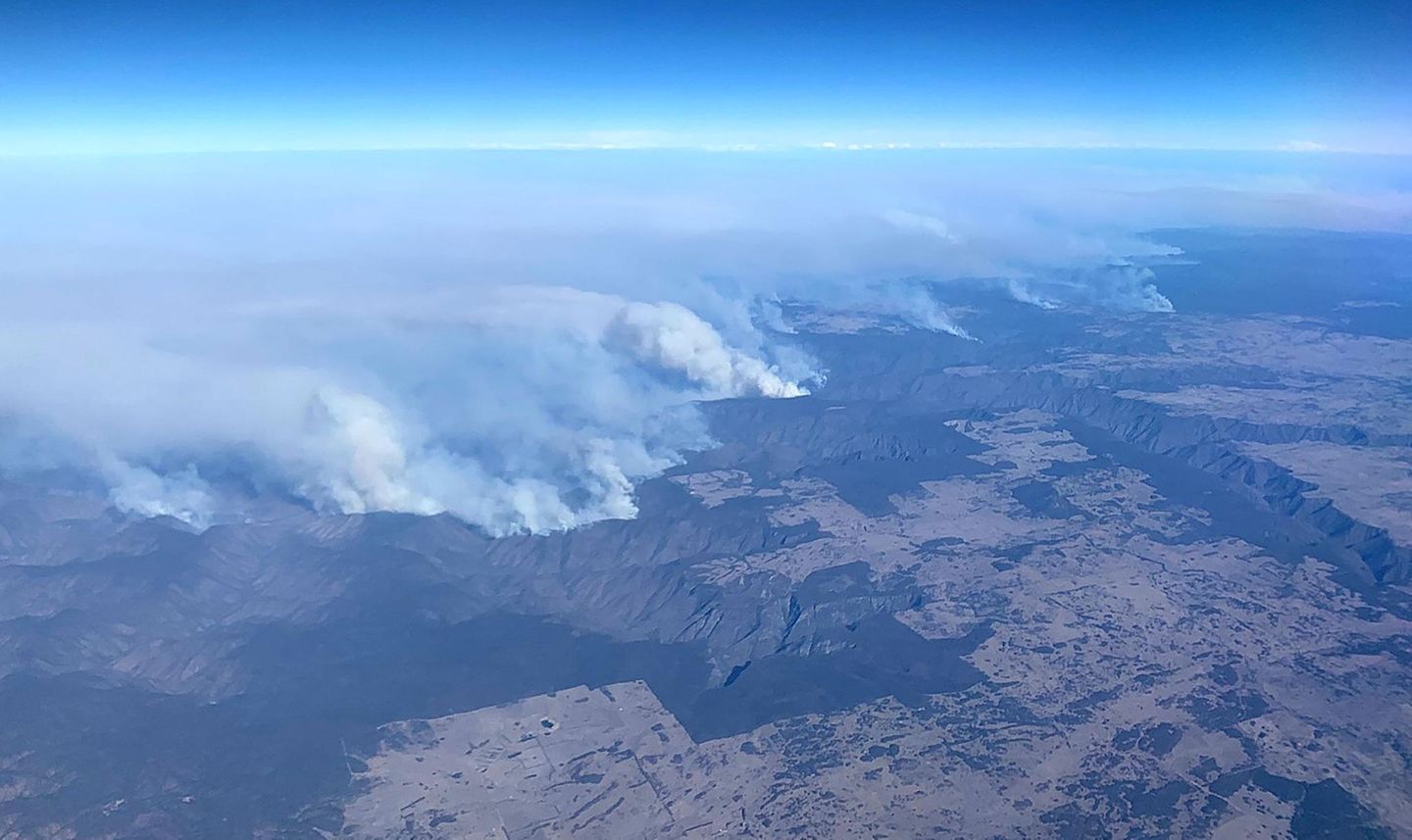 So sahen die Buschfeuer im Nordosten von New South Wales am 9. November aus der Luft aus