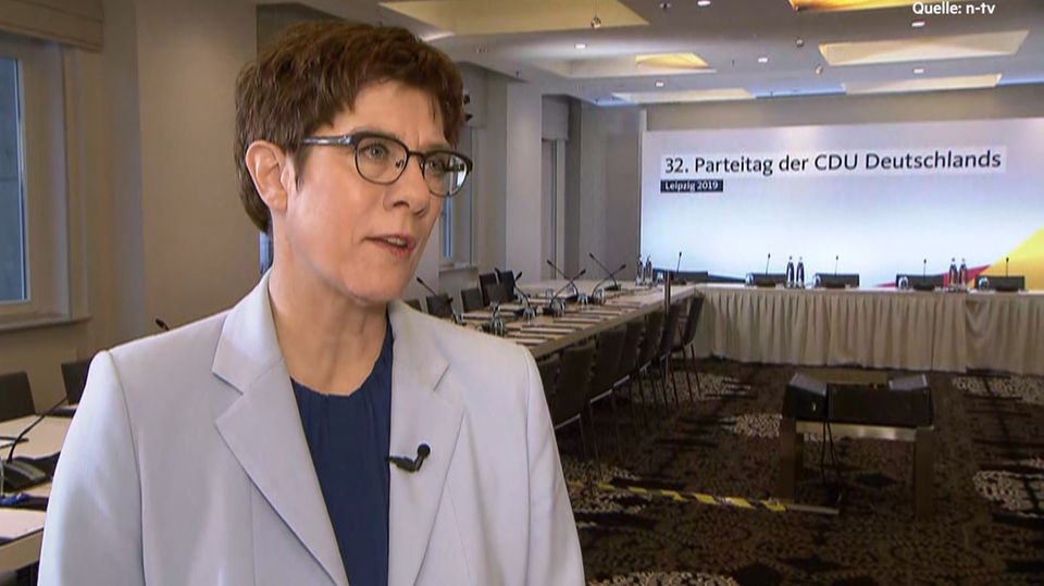 Auf dem CDU-Parteitag in Leipzig redet Annegret Kramp-Karrenbauer über die Zukunft der Union Auf dem CDU-Parteitag in Leipzig redet Annegret Kramp-Karrenbauer über die Zukunft der Union