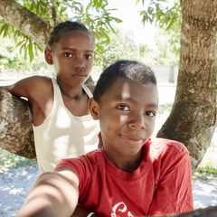 Sylviane und Sylvain, 12, sind sehr musikalisch