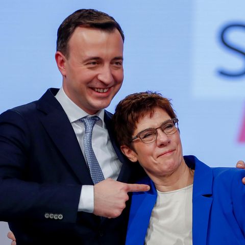 Annegret Kramp-Karrenbauer und Paul Ziemiak nach ihrer Rede