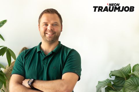 Mann vor Pflanzen