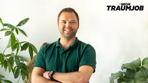 Mann vor Pflanzen