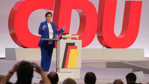 CDU-Parteichefin Annegret Kramp-Karrenbauer spricht beim Bundesparteitag
