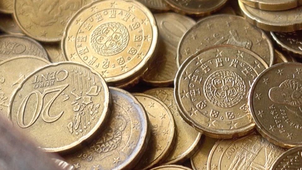 Euro-Münzen in einer Box Münzen mit Fehlprägung sind viel wert