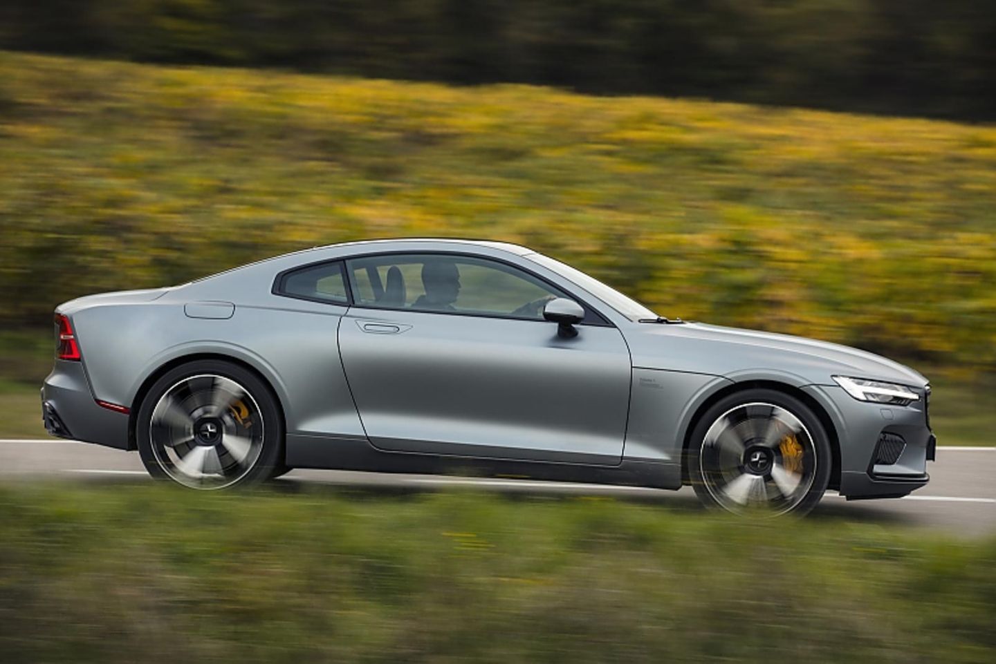 Der Polestar 1 ist 4.586 lang