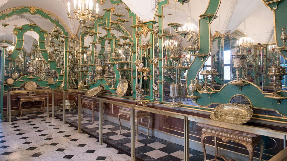 Ein Zimmer des historischen Grünen Gewölbes, das seinen Namen durch die teils malachitgrüne Bemalung erhielt (Archivbild) Ein Zimmer des historischen Grünen Gewölbes, das seinen Namen durch die teils malachitgrüne Bemalung erhielt (Archivbild)