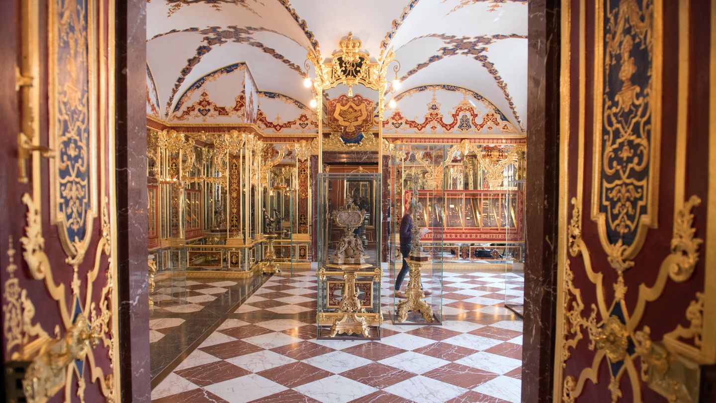 Das Juwelenzimmer im historischen Grünen Gewölbe in Dresden