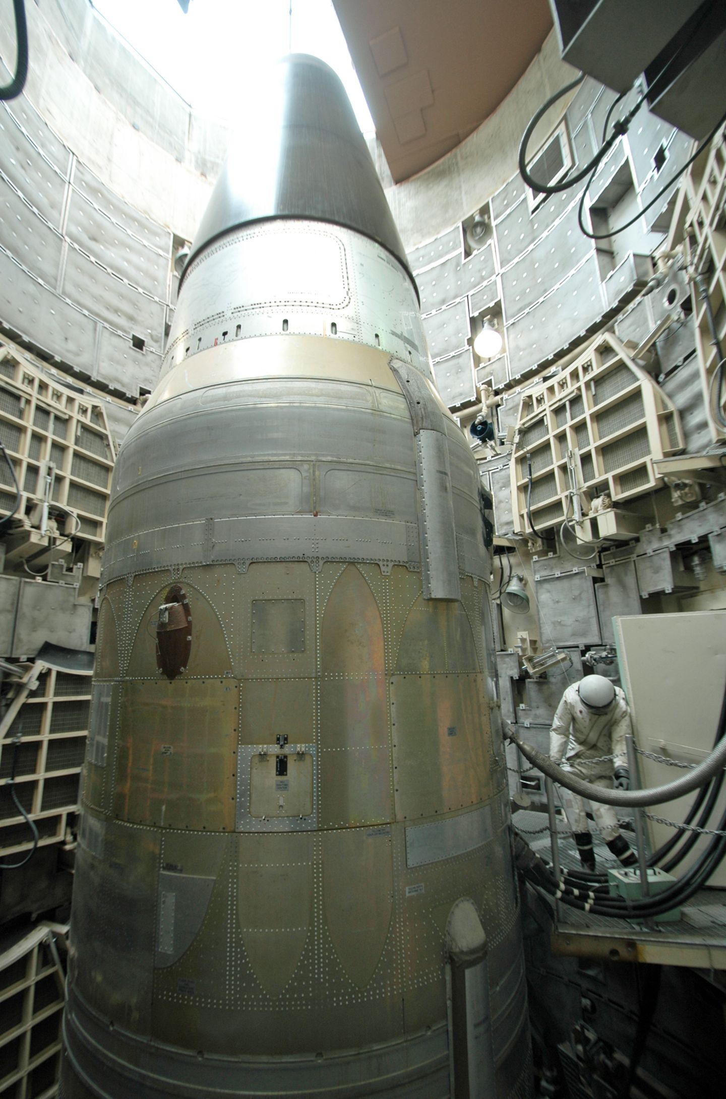 Die 32 Meter hohe Titan-Rakete hatte eine Reichweite von 8800 Kilometern und sollte in einer knappen halben Stunde ihr Ziel erreichen - Orte in der Sowjetunion. "Wir sind froh, das die Rakete immer noch hier ist", sagt Fred