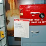 Der gesicherte Giftschrank mit den Nummern zum Verifizieren der Abschussbefehle: "Nur der amerikanische Präsident hatte den Code", sagt der Fremdenführer Fred.