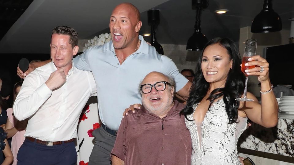 Dwayne Johnson und Danny DeVito bescheren diesem Brautpaar einen unvergesslichen Moment Dwayne Johnson und Danny DeVito bescheren diesem Brautpaar einen unvergesslichen Moment