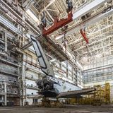 Auf dem Boden liegt eine dicke Staubschicht, doch aus dieser Perspektive wirkt es, als sei die Anlage noch in Betrieb.