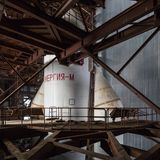 Neben der  der Saturn V und der Falcon Heavy zählt die 58,8 Meter lange Energija zu den stärksten Raketen, die jemals gebaut wurden.