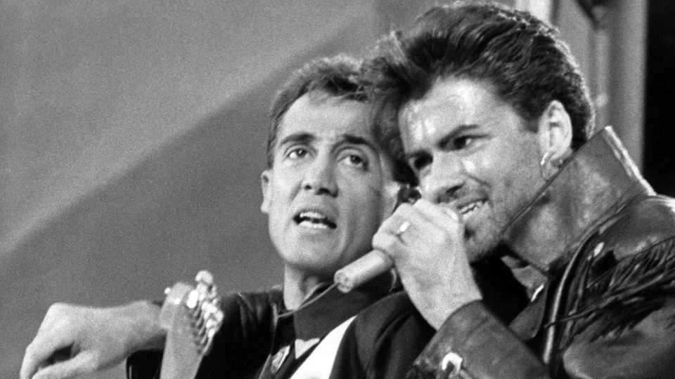 Das britische Pop-Duo Wham! – Andrew Ridgeley (l) und George Michael – nahmen "Last Christmas" 1984 auf