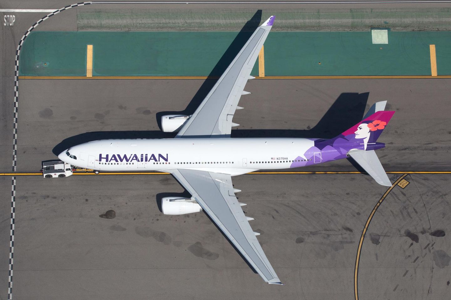 Horrorflug nach Hawaii: Airbus muss dreimal umkehren  Von den Hawaii-Urlaubern war Anfang Februar ein Höchstmaß an Geduld gefordert: Dreimal startete ihr Jet in Richtung Trauminseln, dreimal musste er nach Los Angeles zurückfliegen. Dann fällte der Pilot eine bittere Entscheidung: cancelled. Mehr lesen Sie hier.