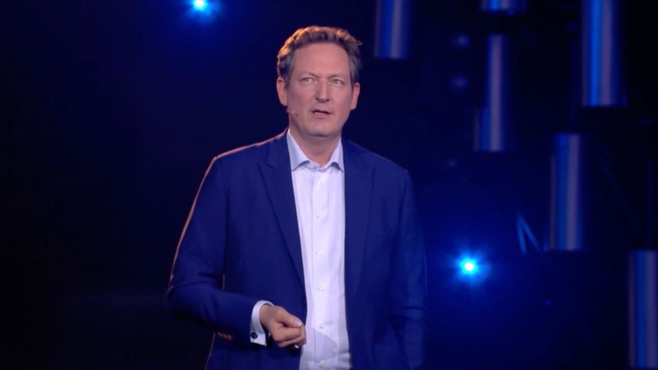 Neue Live-Show "Endlich!": Eckart von Hirschhausen zur Klimakrise: "Sie ka**** doch auch nicht in Ihr Wohnzimmer!"
