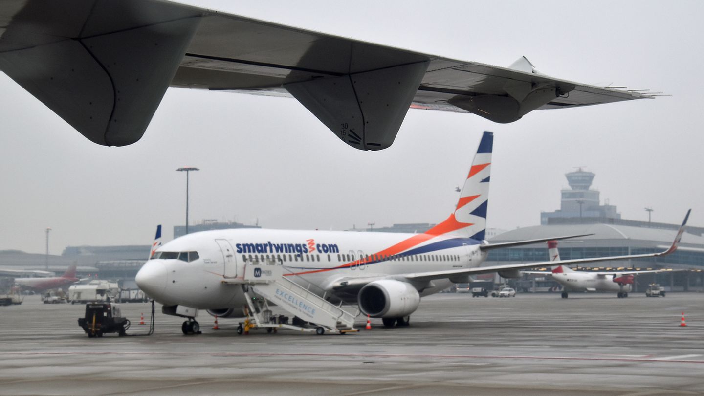 Smartwings Boeing 737-400 betrieben von Star East Airlines