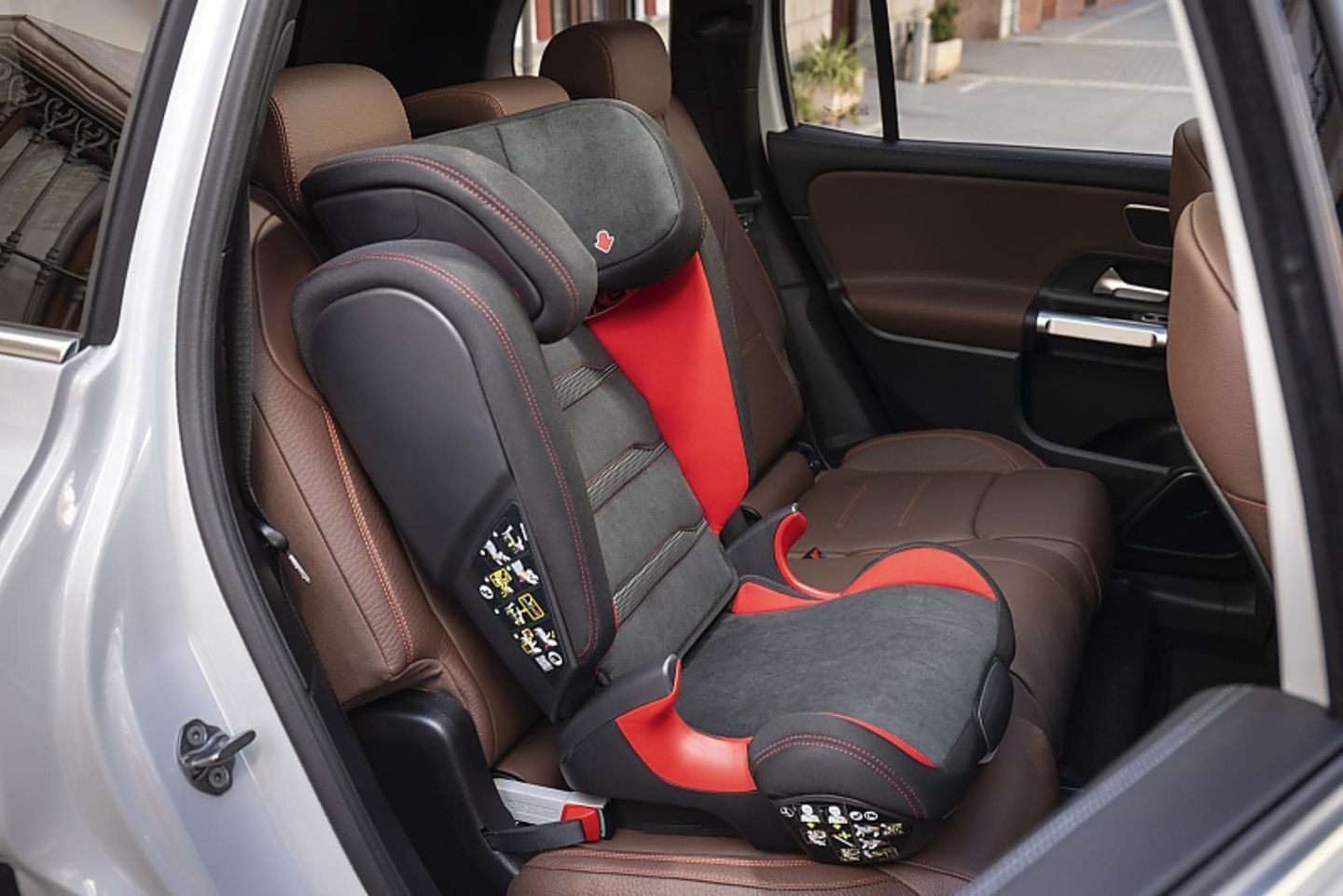 Auch hinten ist im Mercedes-Benz GLB noch Platz für einen Kindersitz