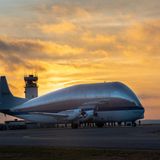 Die Maschine mit ihrem aufgeblähten Rumpf basiert auf einer Weiterentwicklung des Langstreckenbomber B-29 Superfortress aus dem Zweiten Weltkrieg.