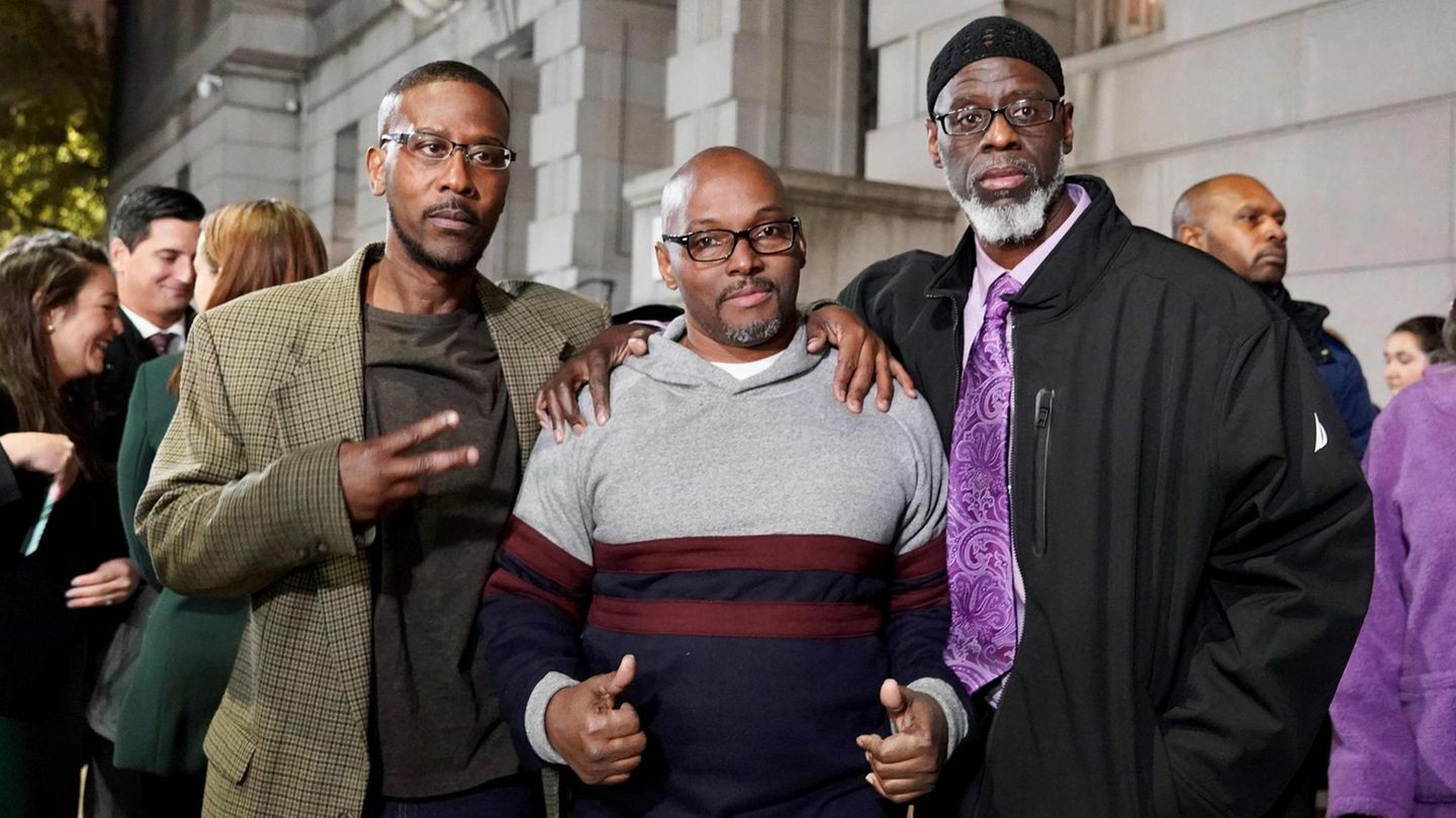Alfred Chesnut, Andrew Stewart and Ransom Watkins (von links) posieren nach ihrer Freilassung am Montag in Baltimore
