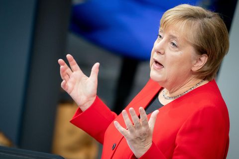 Angela Merkel hebt die Hände: Meinungsfreiheit gibt es nicht ohne Widerspruch