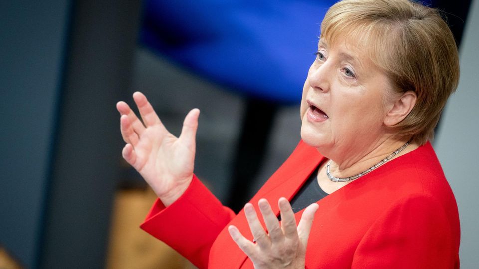 Angela Merkel hebt die Hände: Meinungsfreiheit gibt es nicht ohne Widerspruch