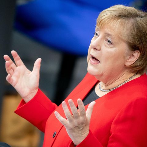 Angela Merkel hebt die Hände: Meinungsfreiheit gibt es nicht ohne Widerspruch