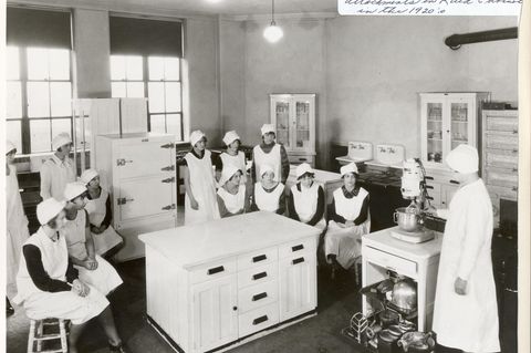 Das erste Modell der späteren "Kitchen Aid". Das Bild stammt aus dem Jahr 1920.