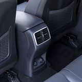 Die Beinfreiheit ist hinten mehr als ausreichend