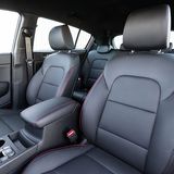 Die Sitze vermitteln nicht viel Seitenhalt