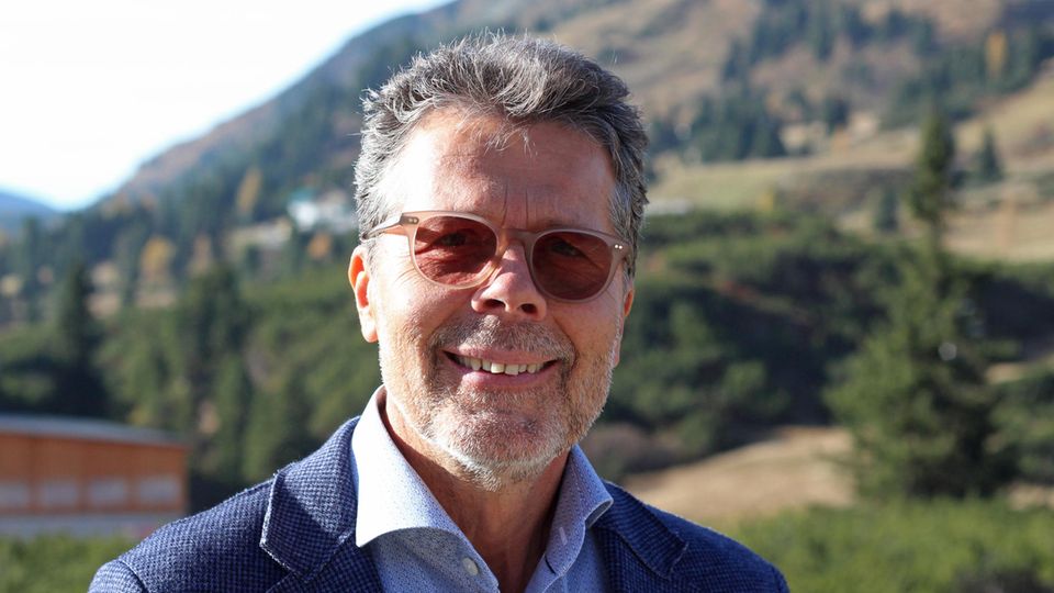 Seit Anfang September bereitet Veit die Mankei-Alm in Obertauern und sein Hotel auf die Skisaison vor