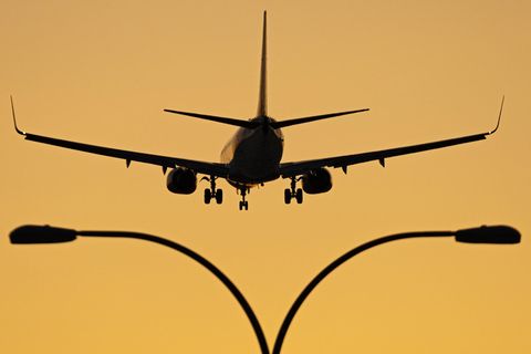 Flugzeuh im Landeanflug