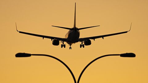 Flugzeuh im Landeanflug