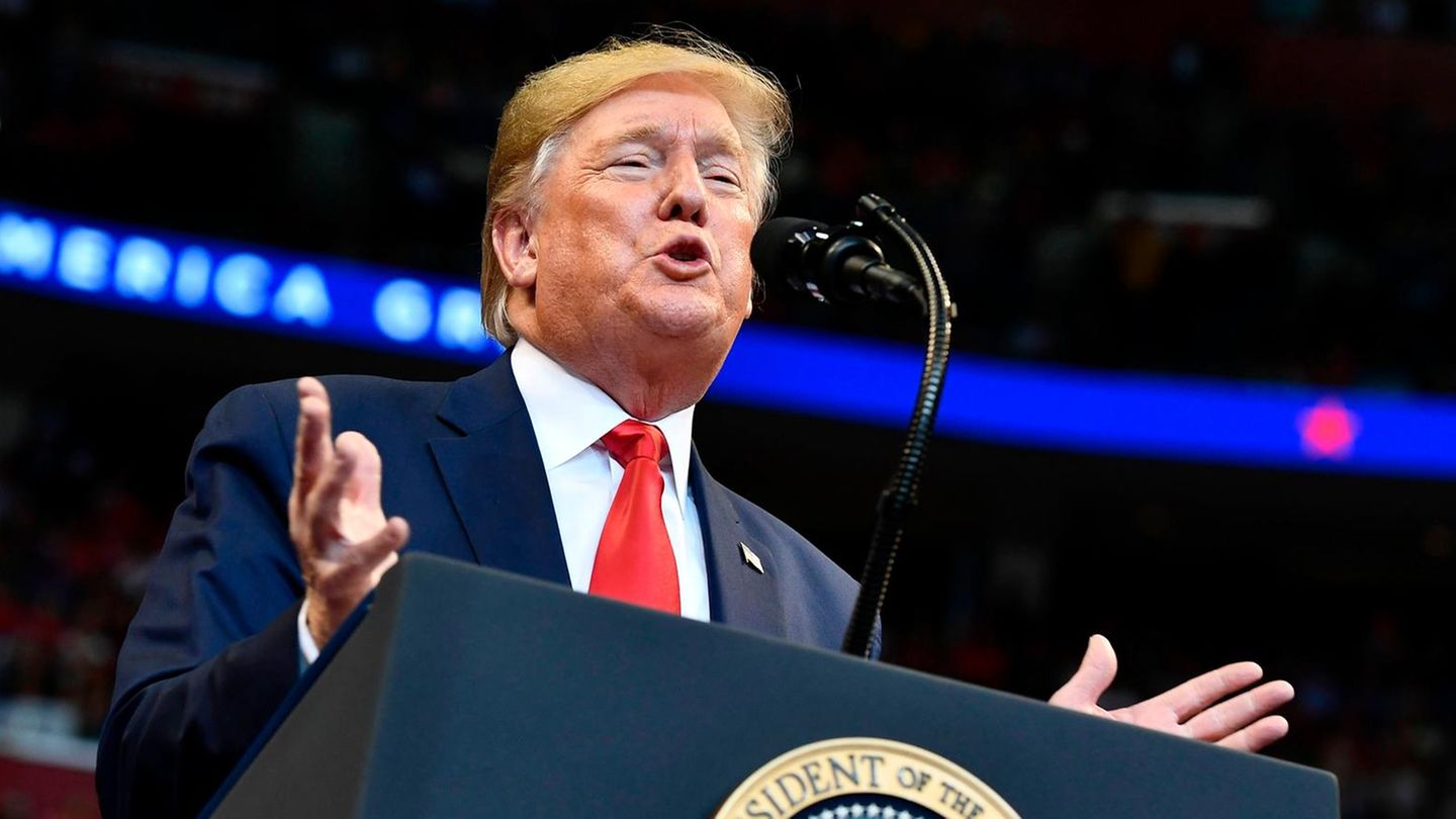 US-Präsident Donald Trump während einer Wahlkampfveranstaltung im BB&T Center in Sunrise, Florida