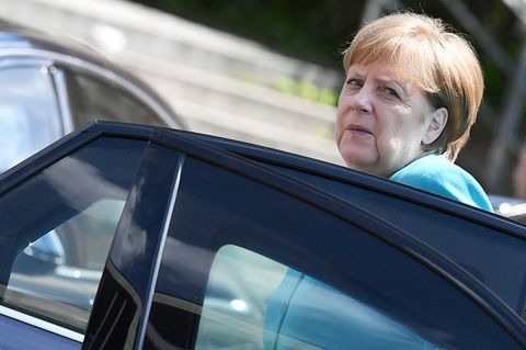 Bundeskanzlerin Angela Merkel steigt aus ihrem Dienstwagen