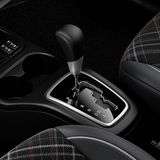 Das CVT-Getriebe kostet 1.100 Euro Aufpreis, wer es dynamischer will, greift zur Fünfgang-Handschaltung