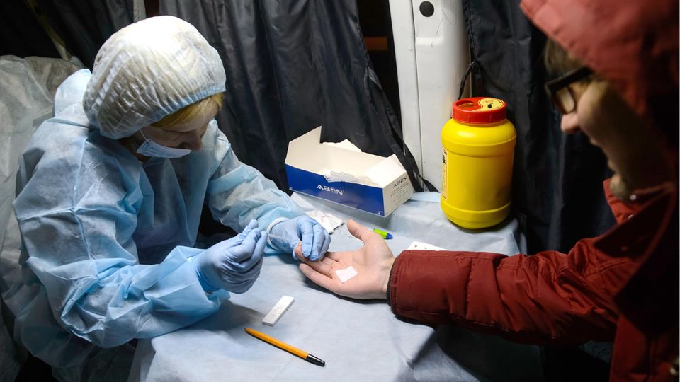 Mobiler Bluttest auf HI-Viren in Russland
