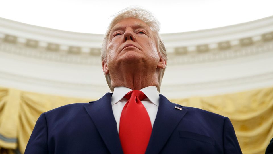 Donald Trump, Präsident der USA, im Oval Office des Weißen Hauses Donald Trump, Präsident der USA, im Oval Office des Weißen Hauses