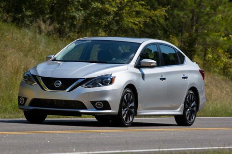Ein Paar aus Texas schenkte einer Kellnerin einen Nissan Sentra