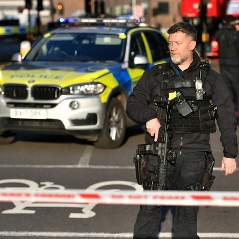 Polizei am Tatort eines Vorfalls auf der London Bridge im Zentrum Londons