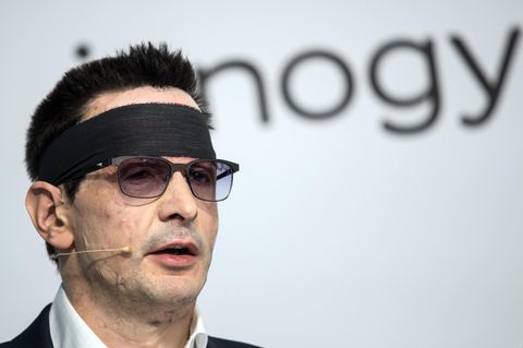 Nach dem Säureanschlag: Innogy-Vorstand Bernhard Günther bei einer Pressekonferenz