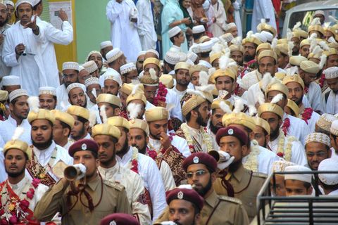 Eine Baraat-Prozession ist in Indien Hochzeits-Tradition