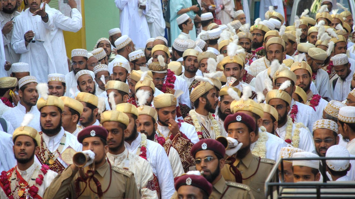 Eine Baraat-Prozession ist in Indien Hochzeits-Tradition